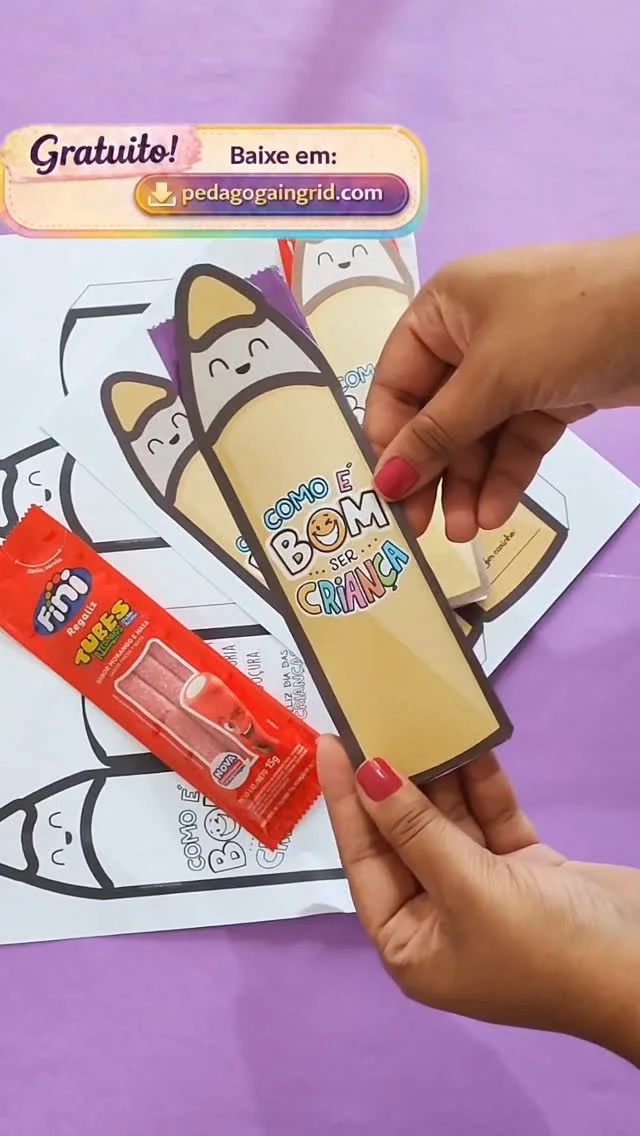 Imagem de Reel mostrando um porta-Fini de papel em formato de lápis.